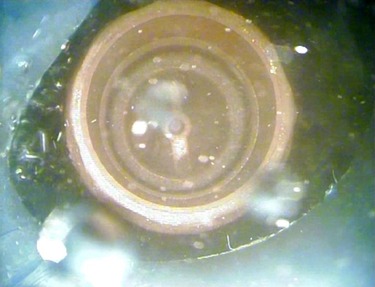 Foto 7: Uvíznutí čerpadla v hloubce 53 m vlivem deformace pažnice, spodní pohled