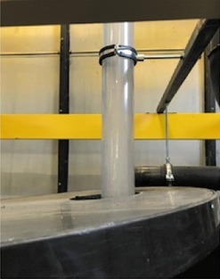 Obr. 2 Pohled na transparentn st odtokovho potrub pi testovn hydraulick kapacity vtok pi vce vzdut 55 mm (varianta 2)
