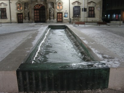 Obr. 24 Fontána Mírnosti v zimě, Brno