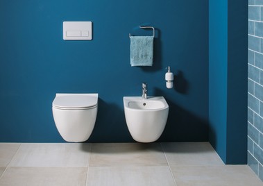Závěsný klozet Mio s technologií rimless značky JIKA přispívá k vyšší hygieně v koupelně. Navíc disponuje úsporným splachováním.