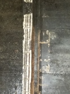 Obr. 10: Prvlak, ze kterho spadl kus betonu rozmrech cca 150×300 mm