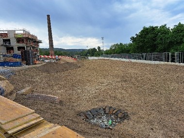 Obr. 7. Povrchov retenn ndr v arelu Modanskho cukrovaru (foto: I. Kabelkov)