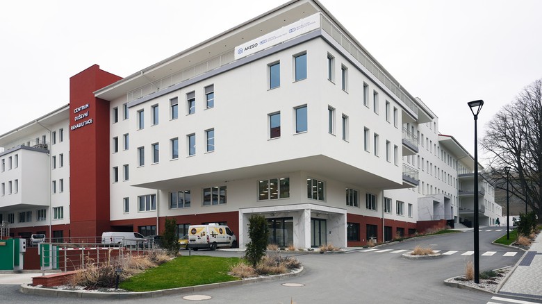 Budova novho Centra duevn rehabilitace v Beroun s vnitnm atriem. (foto: Viega)