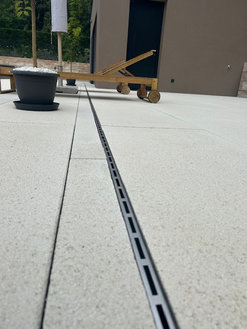 MEA štěrbinové sysytémy TOPSLOT