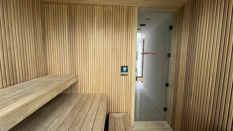 Syndrom vyhoření vs. 80 °C: Proč je sauna dokonalý přirozený digitální detox
