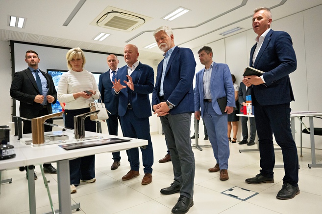 Prezident navštívil MICRORISC - prezentován byl i systém SMART SANITARY SYSTEM SANELA